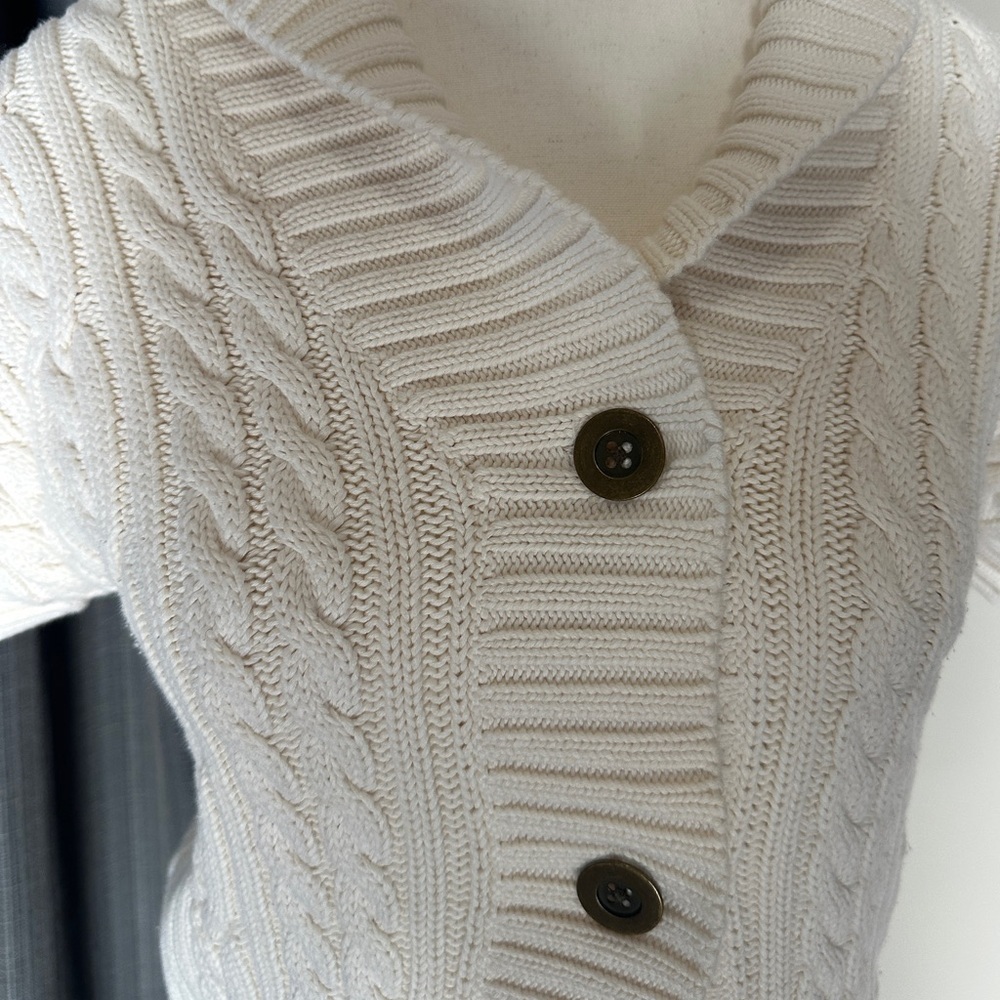Maddison sleeveless cable knit sweater two button closure, ecru, sz Medium - Picture 3 of 8